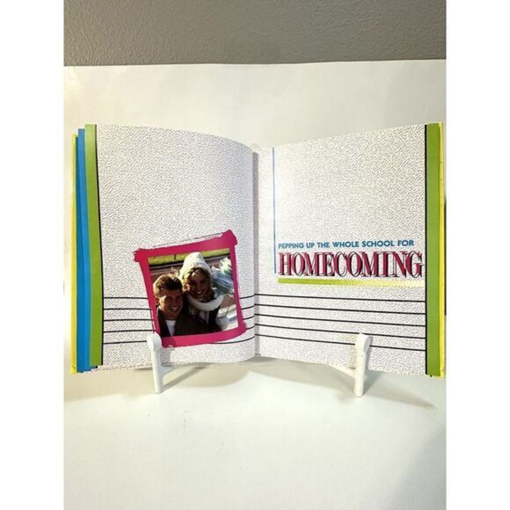 NEW VTG Senior Memory Book 1990's Pop Art High School Collectors Scrapbook Rare‎ - Picture 3 of 9